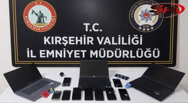Kendilerini polis olarak tanıtıp 3 milyon TL dolandırdılar! 9 kişi tutuklandı