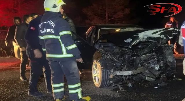 Urfa’da iki otomobil kafa kafaya çarpıştı  