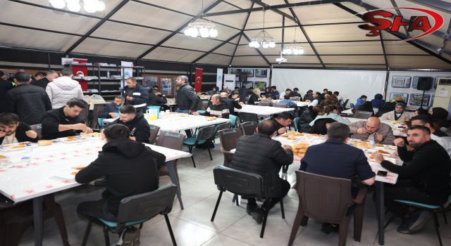 Eyyübiyeliler aynı sofrada aynı duada buluşuyor