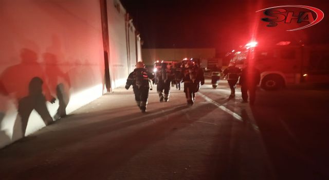 Şanlıurfa OSB'de bir fabrikada korkutan yangın!