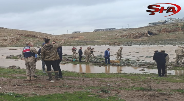 Şanlıurfa’da korkunç olay! Suların çekildiği derede erkek cesedi bulundu