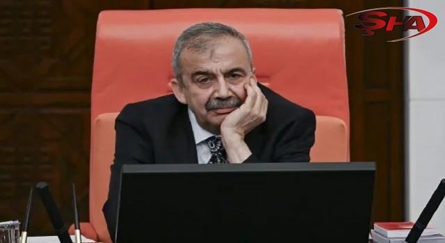 Kalp kriziyle vefat eden Sırrı Süreyya Önder’in yaşamı film oluyor