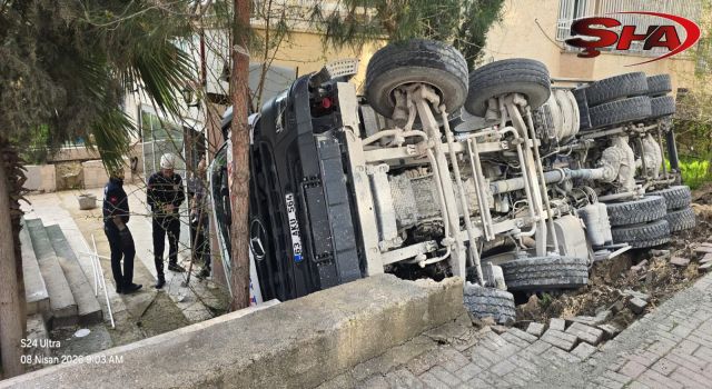 Şanlıurfa’da beton mikseri devrildi