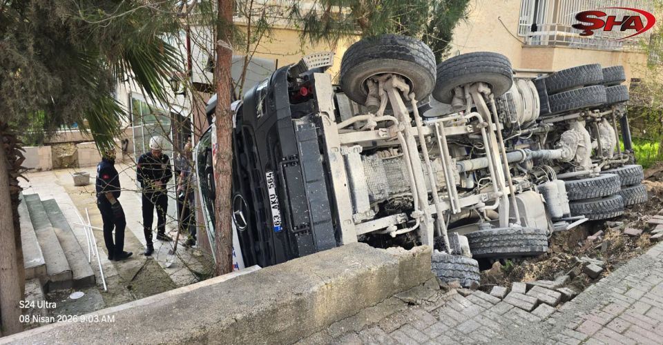 Şanlıurfa’da beton mikseri devrildi