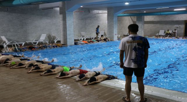 Haliliye Belediyesi yaz spor okullarında yüzme kurslarıyla yaz dolu dolu geçiyor