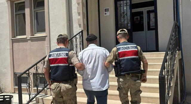 Karaköprü'de aranan hükümlü jandarmadan kaçamadı