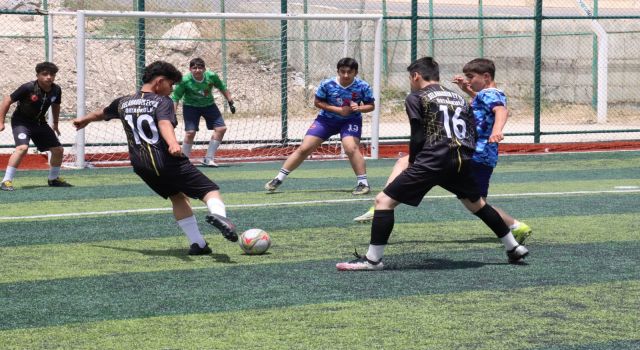 Okullar arası Futbol Turnuvası devam ediyor