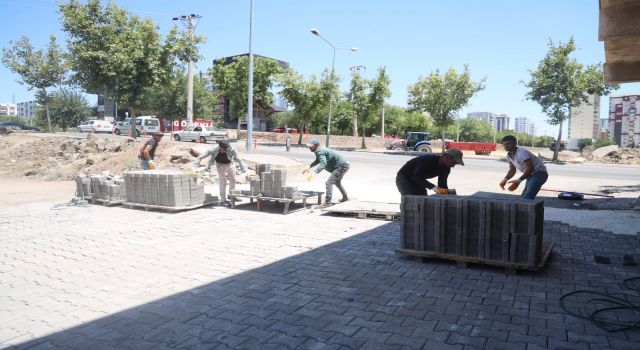 Büyükşehir, Siverek'in yollarını beton parkeyle yeniliyor