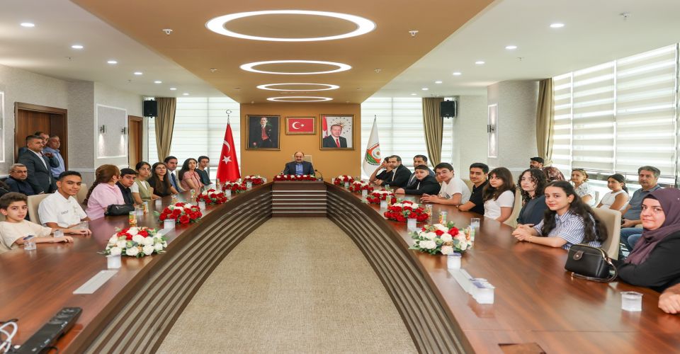 GÜLPINAR, LGS ŞAMPİYONLARINI MAKAMINDA AĞIRLADI
