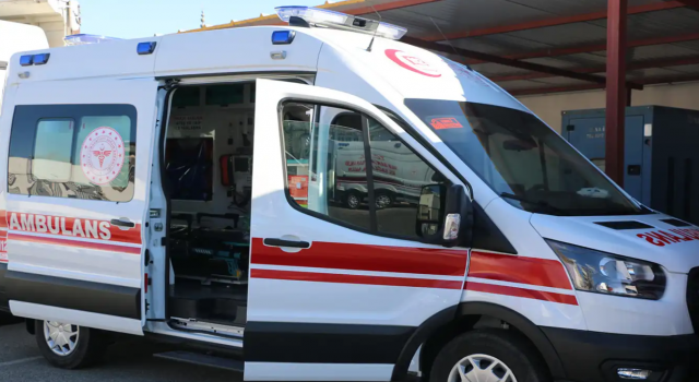 Şanlıurfa’da otomobil fıstık tarlasına devrildi: 3 yaralı