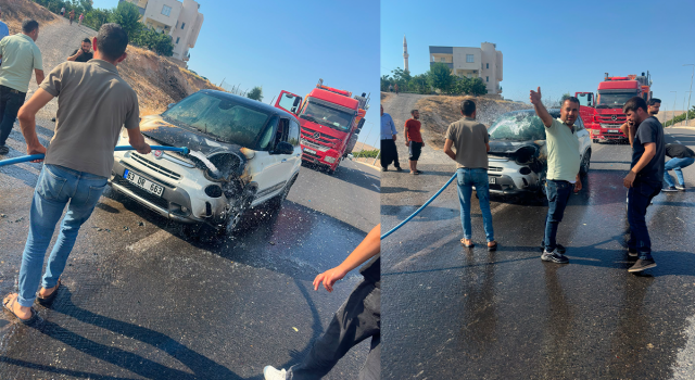 Şanlıurfa'da otomobilin motor bölümü alevlere teslim oldu