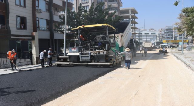 Büyükşehir, Karaköprü’de yolları sıcak asfaltla yeniliyor