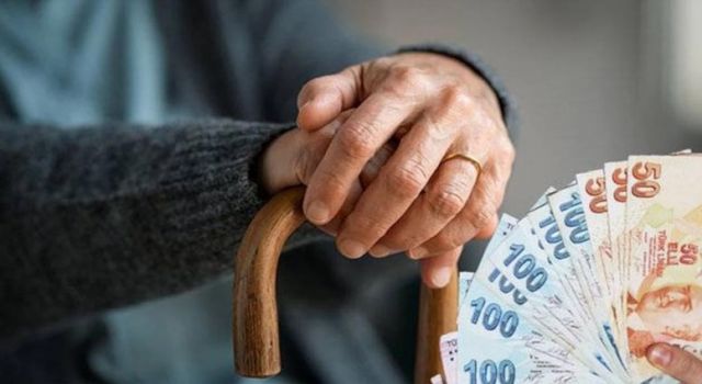 Emeklilerin beklediği haber geldi!
