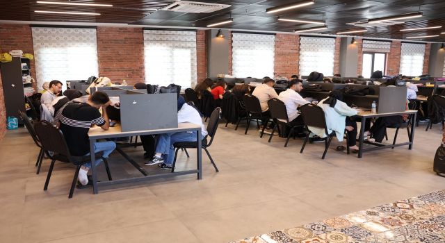 HALİLİYE’NİN KÜTÜPHANELERİ GENÇLERİN GELECEĞİNE IŞIK TUTUYOR