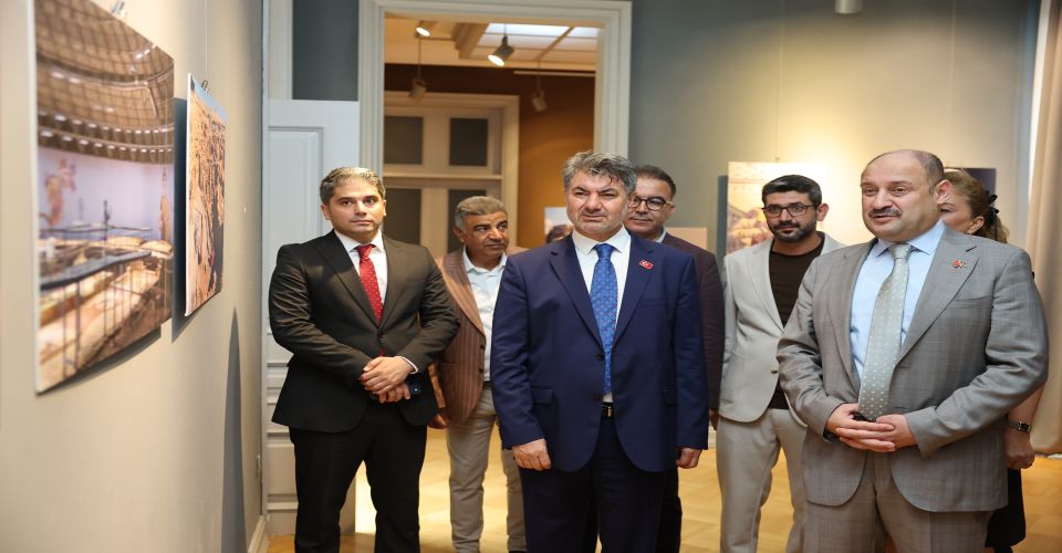 ŞANLIURFA’NIN FOTOĞRAFLARI BAKÜ’DE SERGİLENİYOR