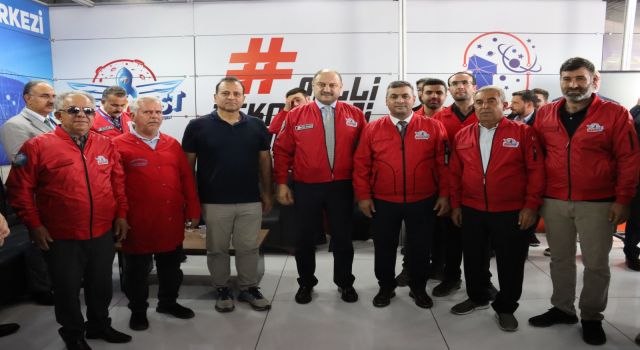 Büyükşehir’in bilim merkezi standı TEKNOFEST’in ilgi odağı oldu