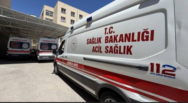 Şanlıurfa-Adıyaman yolunda otomobil takla attı: Yaralılar var