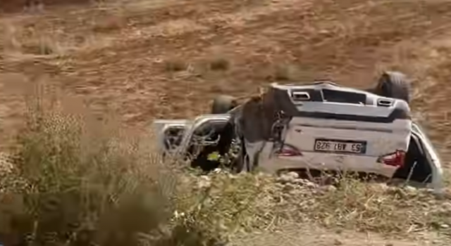 Şanlıurfa’da kazanın şiddetiyle yoldan çıktı: 2 yaralı