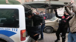 Eyyübiye'de 2 polis yaralandı