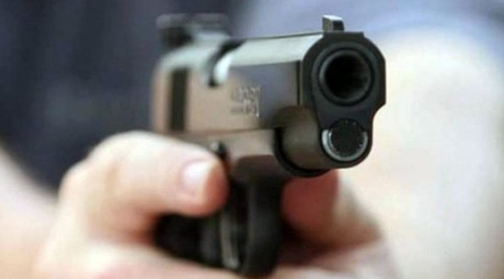 9 yaşındaki çocuk, silahla oynarken kendini vurdu