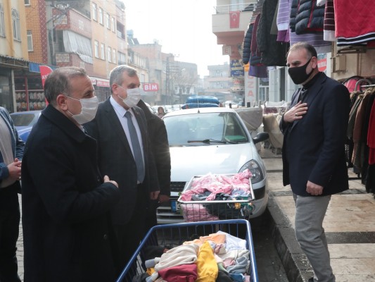 Beyazgül, esnaf ve vatandaşın sorunlarını dinledi