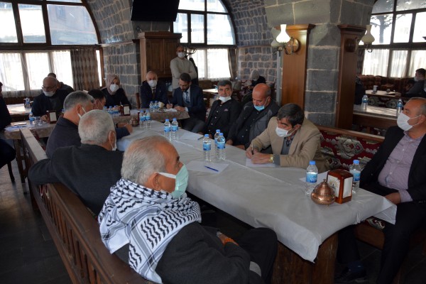 Çakmak muhtarlarla bir araya geldi