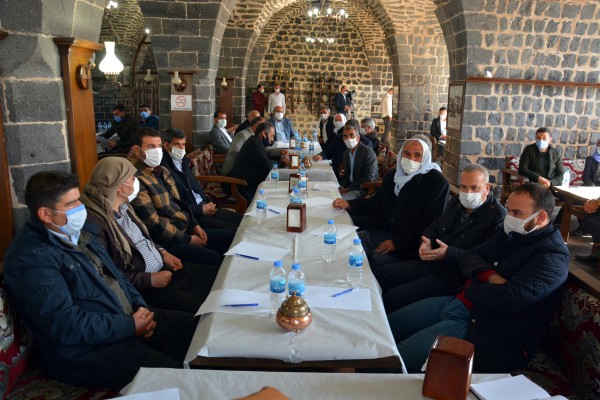 Çakmak muhtarlarla istişare toplantılarını sürdürüyor