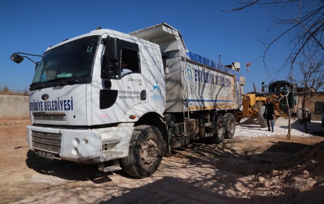 Eyyübiye’nin kırsalında yol yapım çalışmaları sürüyor