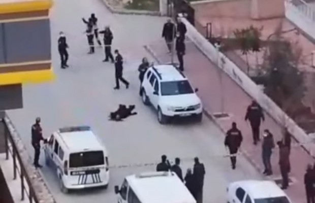 Karaköprü'de sokak ortasında intihar