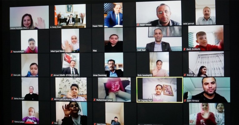 Önen öğrencilerle online olarak buluştu