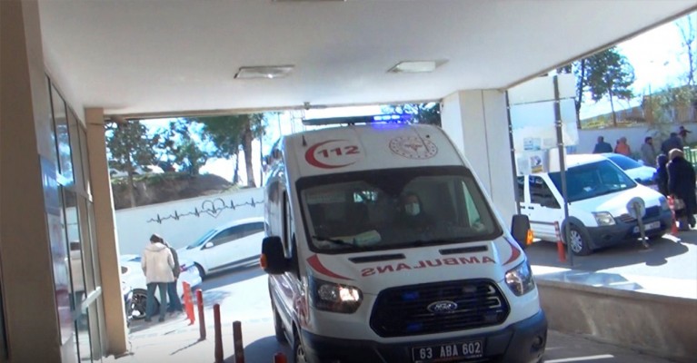 Şanlıurfa'da kamyonet devrildi: 2 yaralı