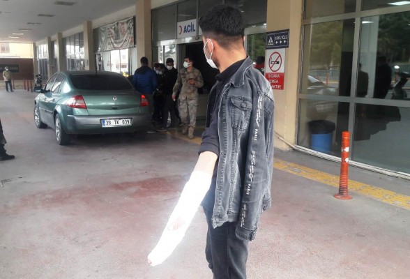 Şanlıurfa’da merdivenlerden düşen şahsın bileği kırıldı