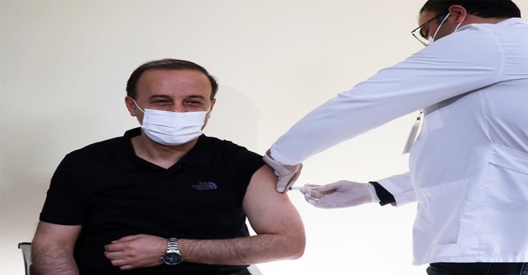 Vali Erin koronavirüs aşısı oldu