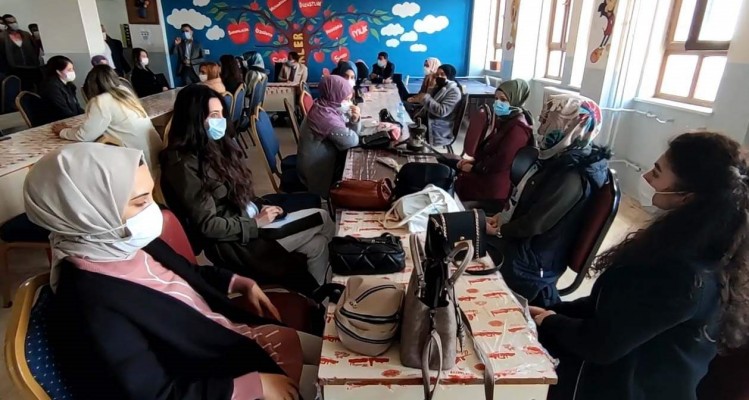 Akçakale'de kadın öğretmenler için program düzenlendi