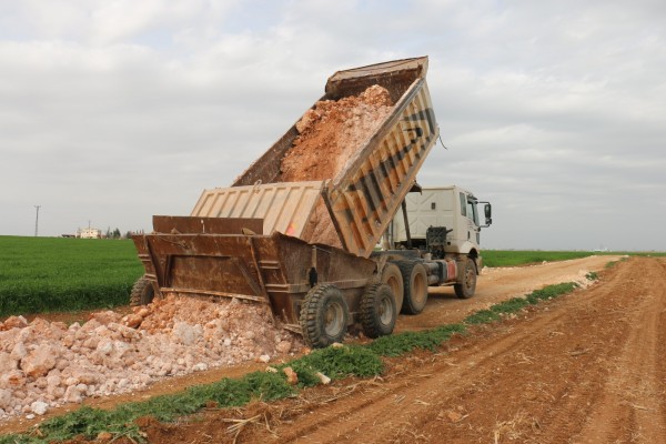 Akçakale'de yol çalışmaları sürüyor