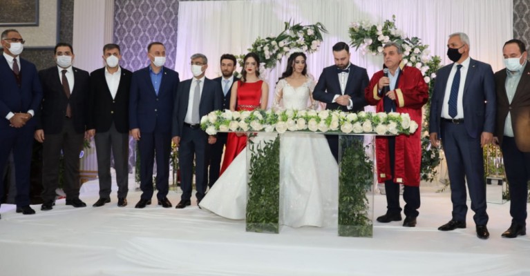 Bakan Yardımcısı Urfalı çiftin kirvesi oldu