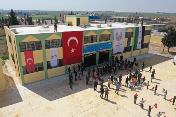 Barış Pınarı’nda tadilatları yapılan okullar törenle açıldı