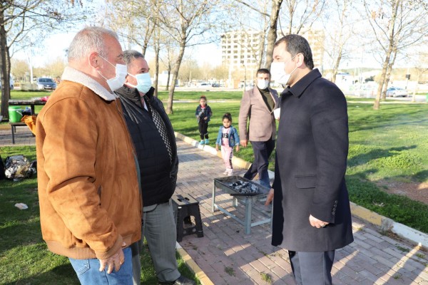 Baydilli piknik yapan vatandaşlarla buluştu