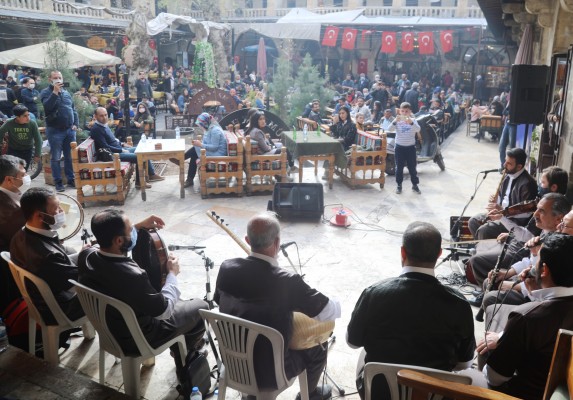 Büyükşehir'den tarihi Gümrükhan'da müzik ziyafeti