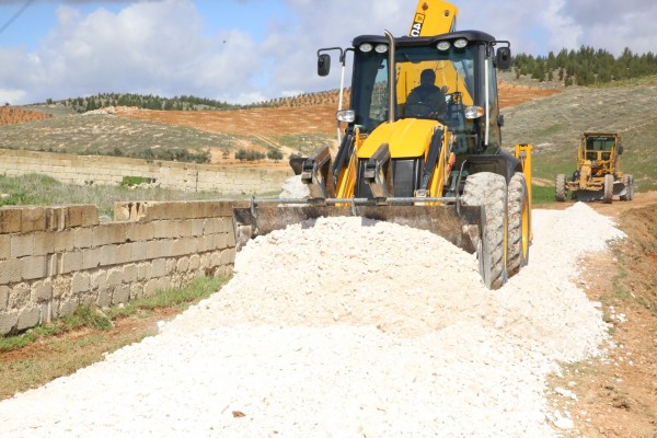 Haliliye’de 4 mahallede yol yapım çalışması sürüyor