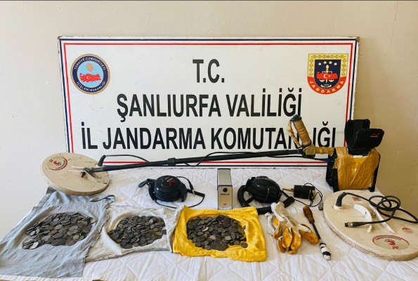 Roma dönemine ait 850 bronz sikke ele geçirildi