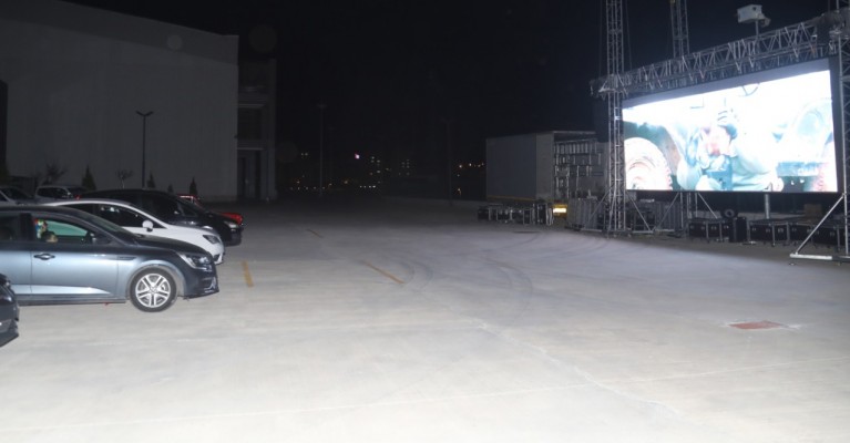 Şanlıurfa'da arabada sinema keyfi yeniden başladı