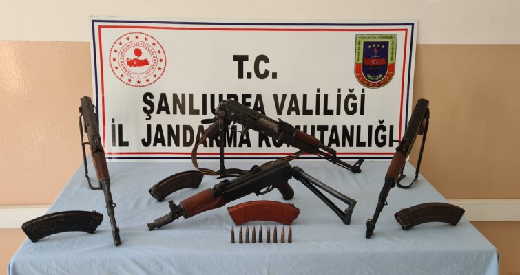 Şanlıurfa'da sulama borusundan uzun namlulu silahlar çıktı