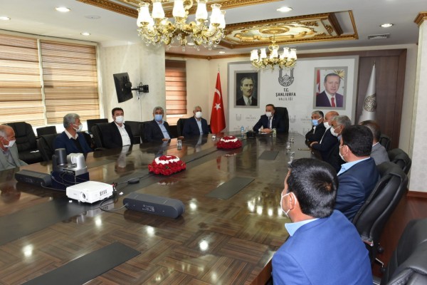 Vali Erin Bozovalı muhtarlarla buluştu