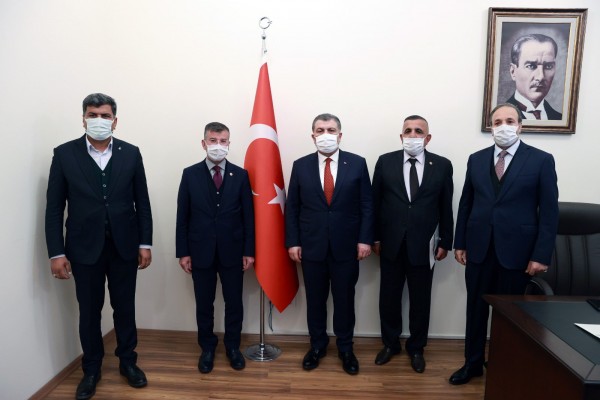 Vekiller Bakan'a Urfa dosyasını teslim etti
