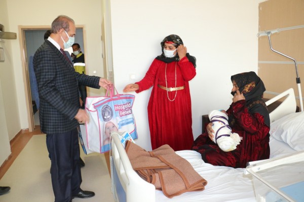 Yalçınkaya’dan yeni doğan bebeklere hediye