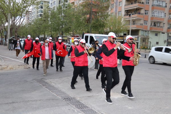 Karaköprü’de 11 Nisan'a özel bando gösterisi