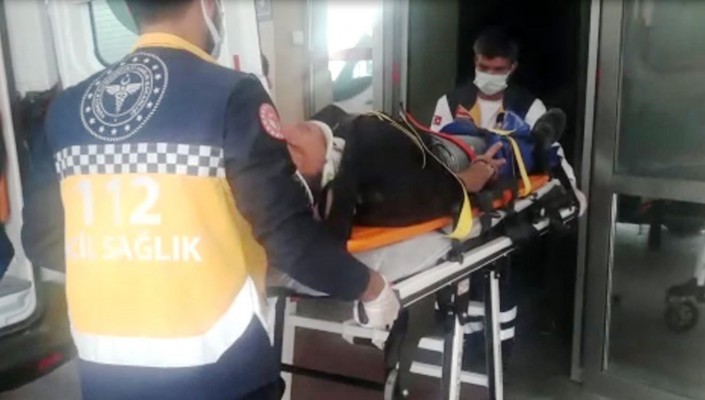 Otomobil ile motosiklet çarpıştı: 2 yaralı
