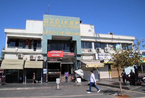Özdiker Halep Çarşısı esnafından teşekkür pankartı