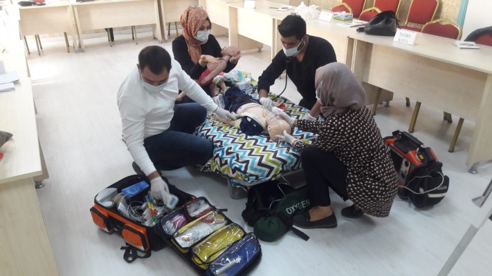 Sağlık personellerine özel maketlerle eğitim verildi